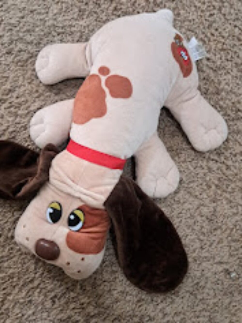 Pound Puppy 2019 Hasbro Brown and cream colored large‎ dog